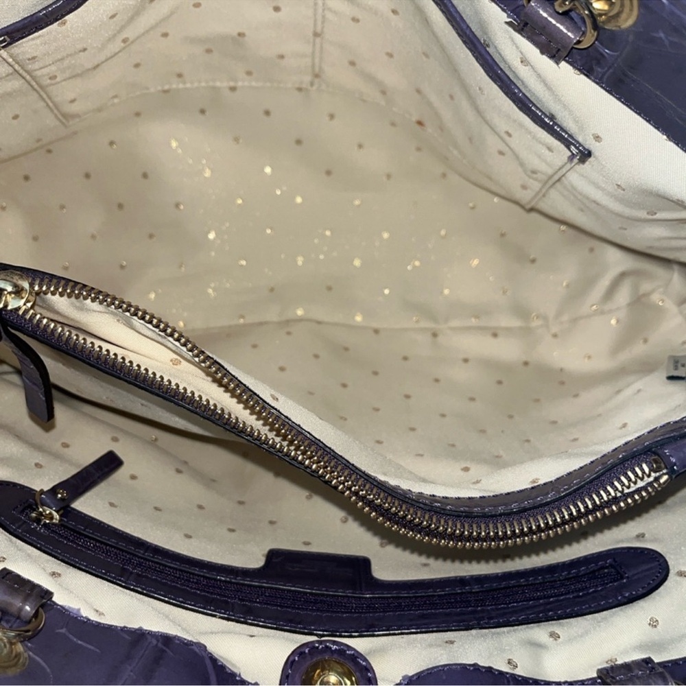 Michael Kors Boston Bag with Signature Style Design and
T-willy - Picture 8 of 16